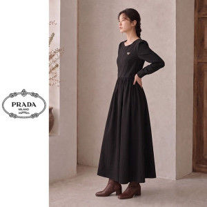 PRADA 프라다 오버핏 반집업 롱원피스 2COLOR