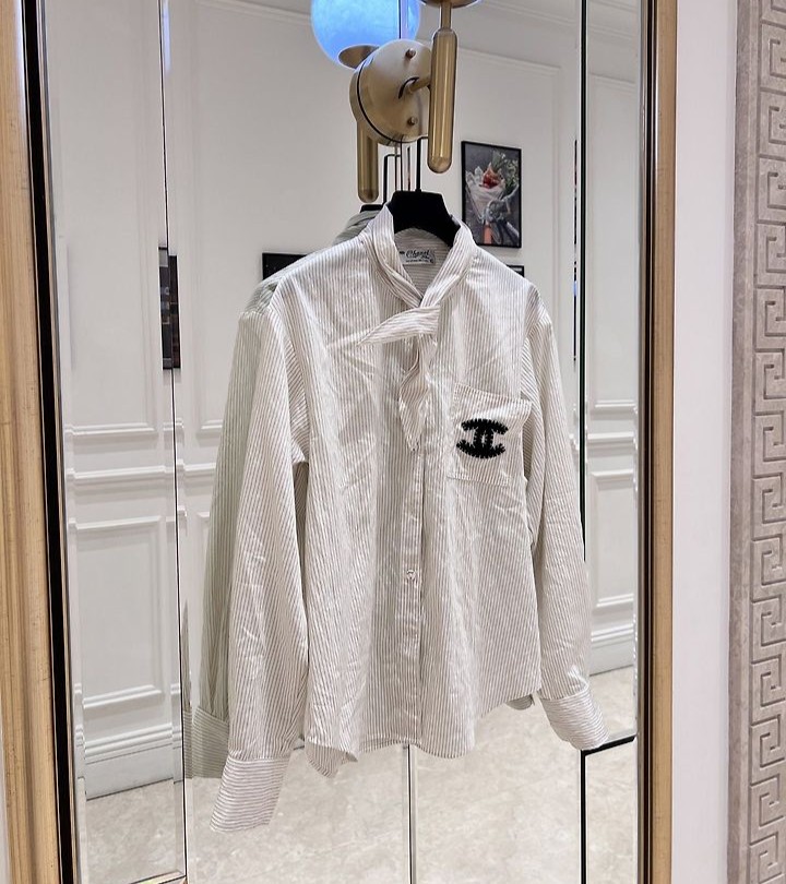 CHANEL 샤넬 1092 스카프 넥 CC 자수 포켓 스트라이프 셔츠 2COLOR