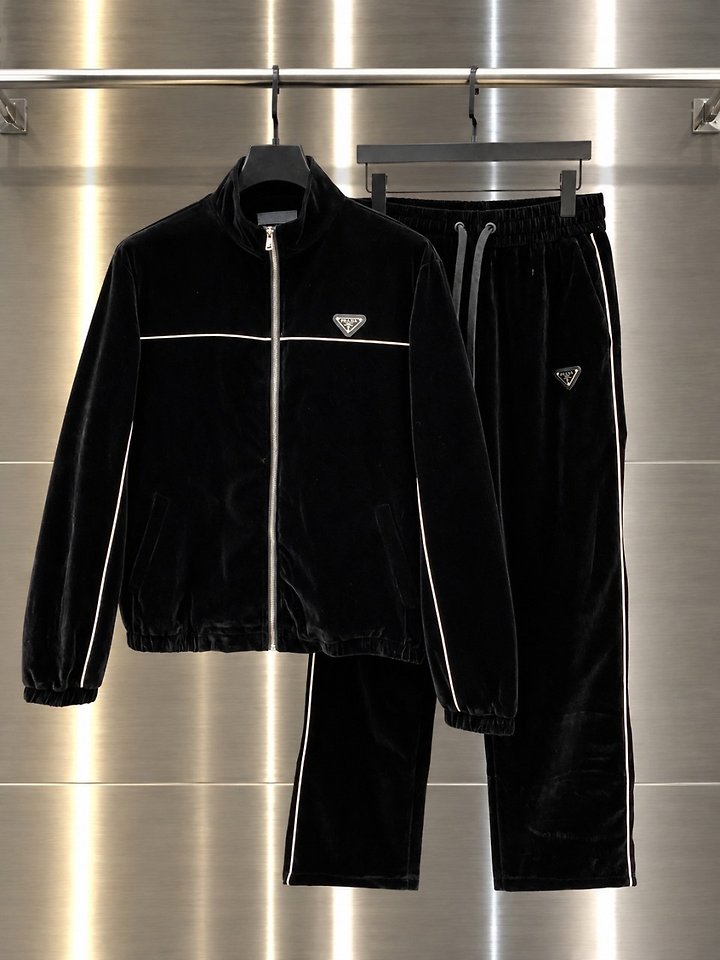 PRADA 프라다 벨벳 삼각로고 하프 셋업